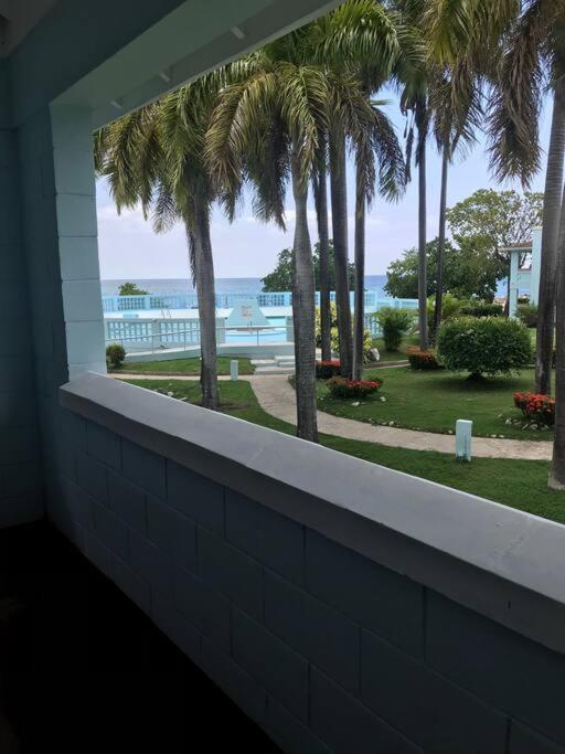 Negril Condo By The Beach Apt. 194 Point Village Extérieur photo